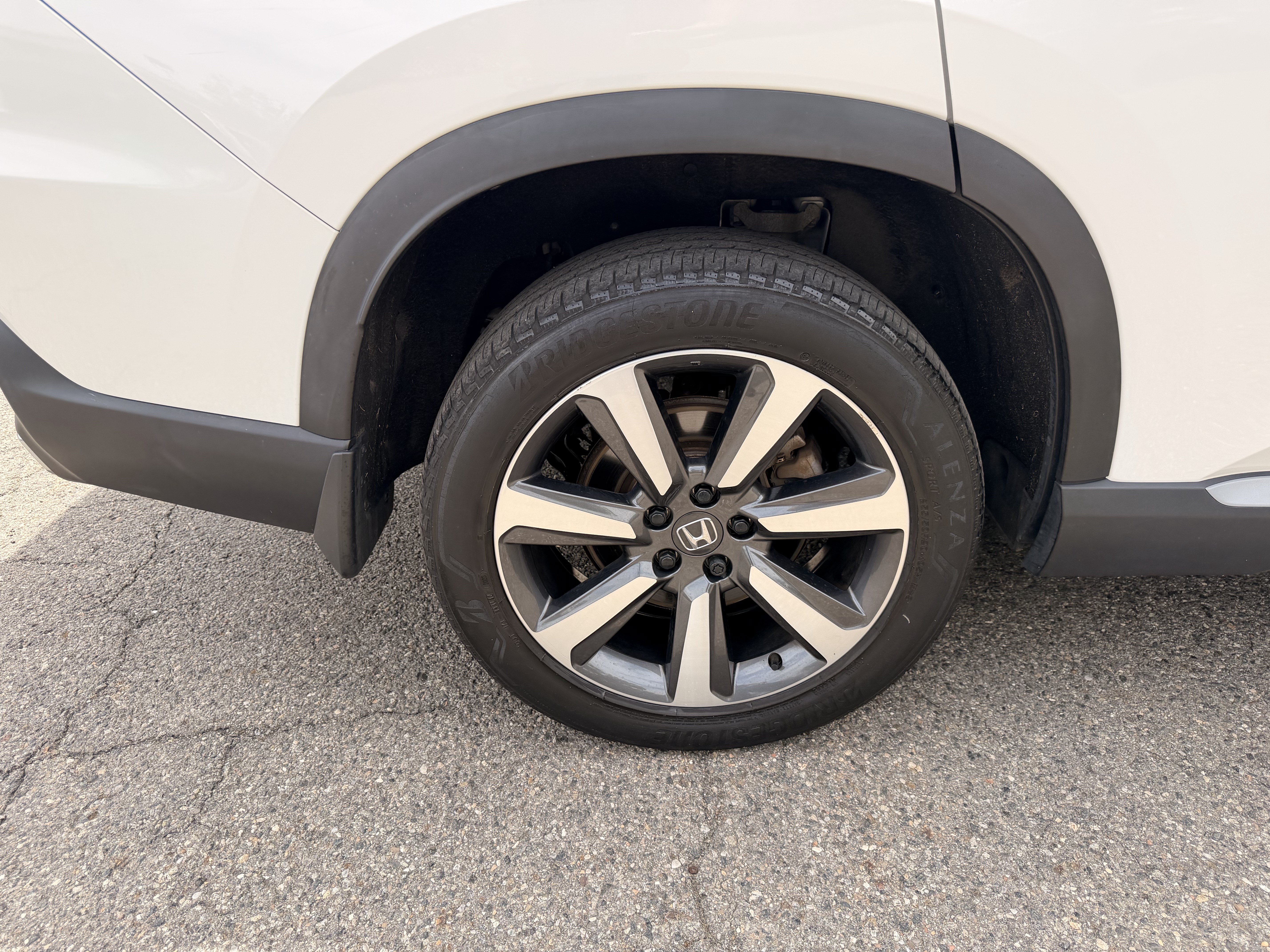 Certified 2023 Honda Pilot Touring image 9
