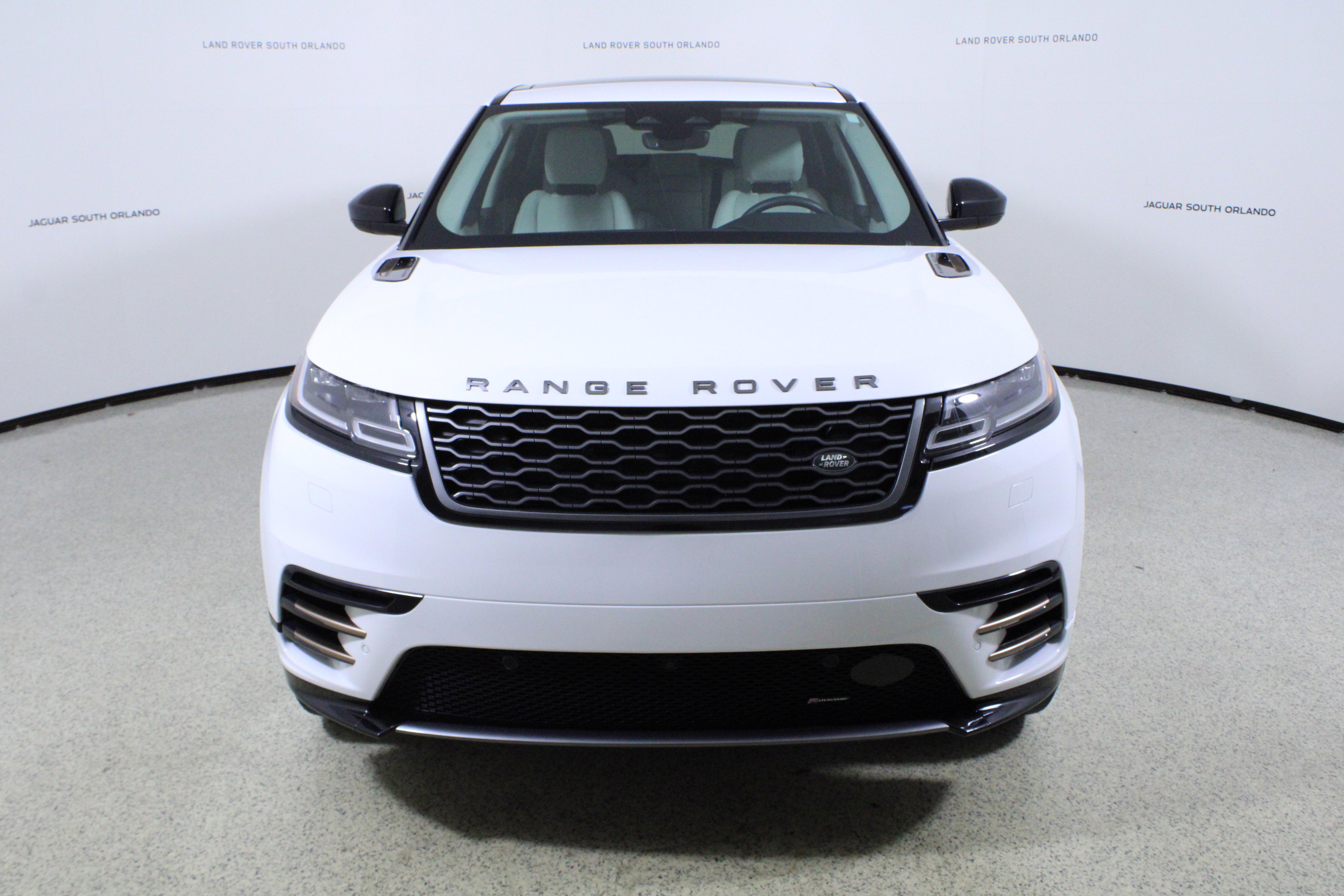 Used 2023 Land Rover Range Rover Velar R-Dynamic S image 2