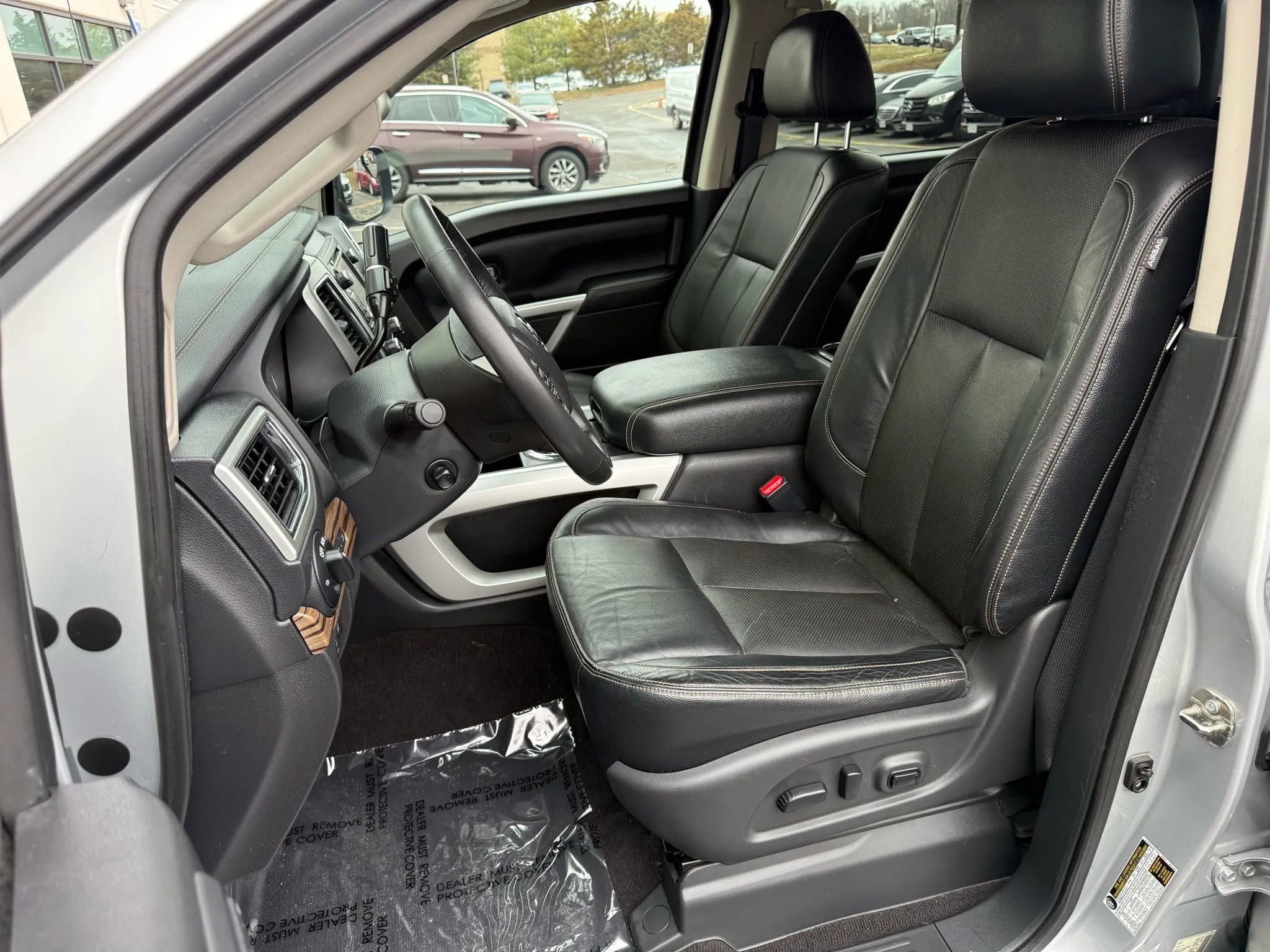 Used 2017 Nissan Titan SL image 30