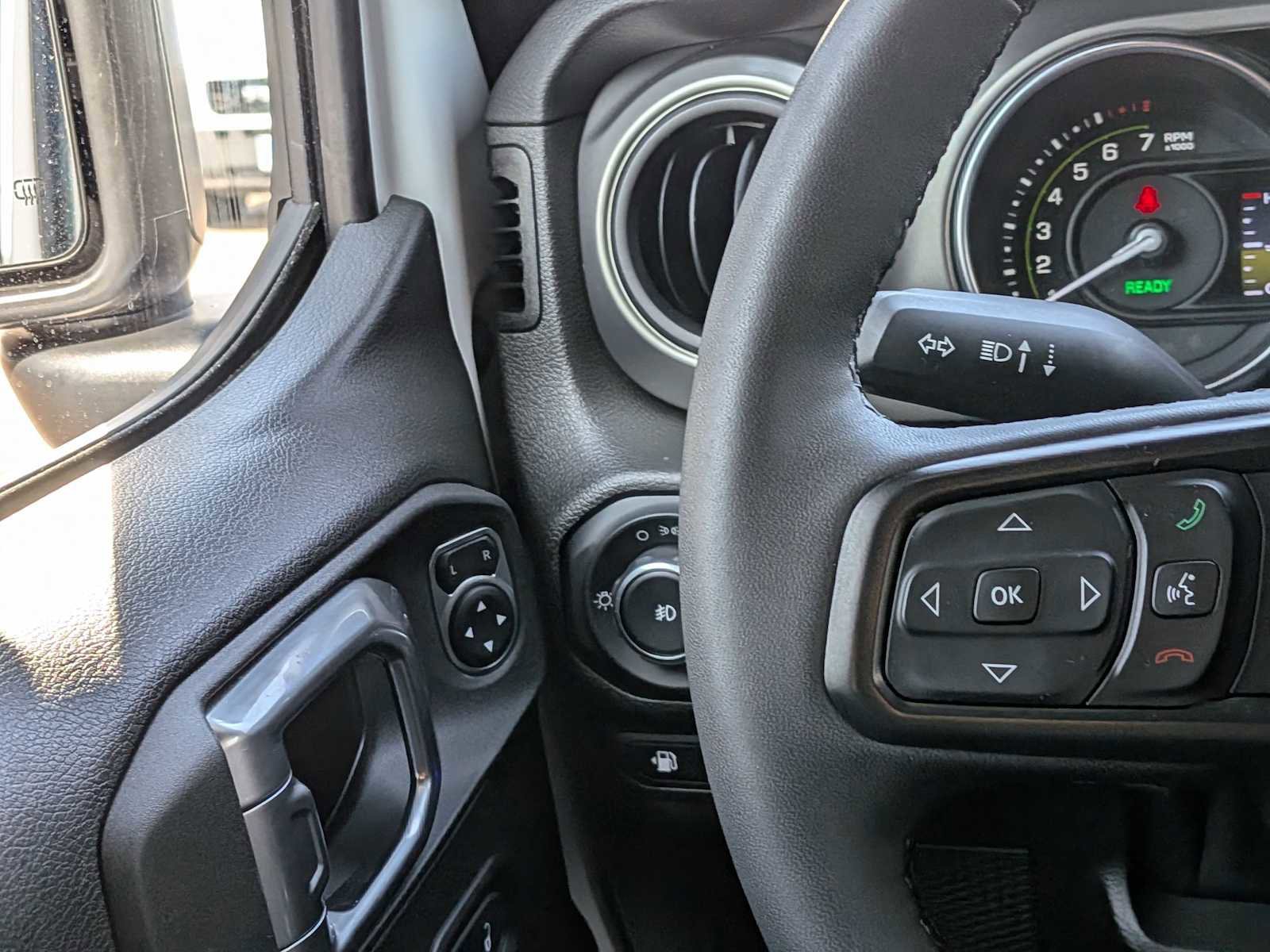 Certified 2023 Jeep Wrangler Unlimited w/ Sun & Screen Package AWD/4WD image 15