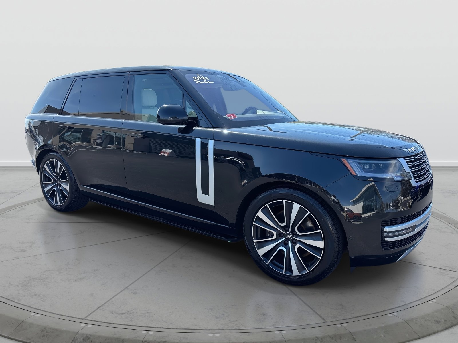 Used 2023 Land Rover Range Rover Long Wheelbase First Edition image 5