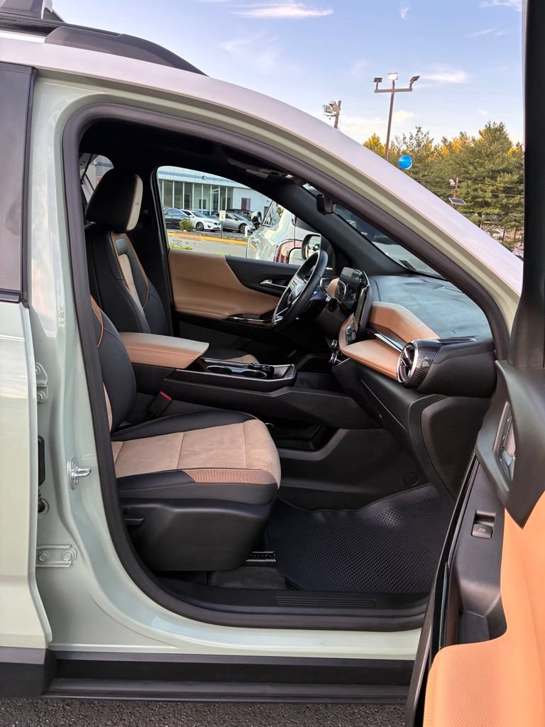 Used 2025 Chevrolet Equinox ACTIV w/ Safety and Technology Package AWD/4WD image 21