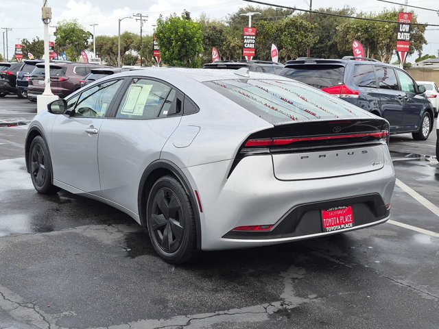 Used 2025 Toyota Prius LE FWD image 11