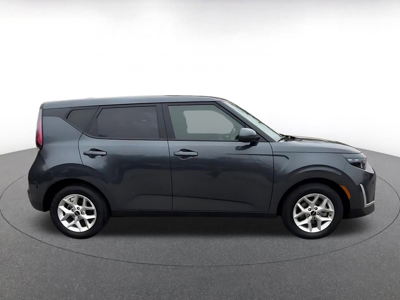 Used 2025 Kia Soul LX w/ LX Technology Package image 16