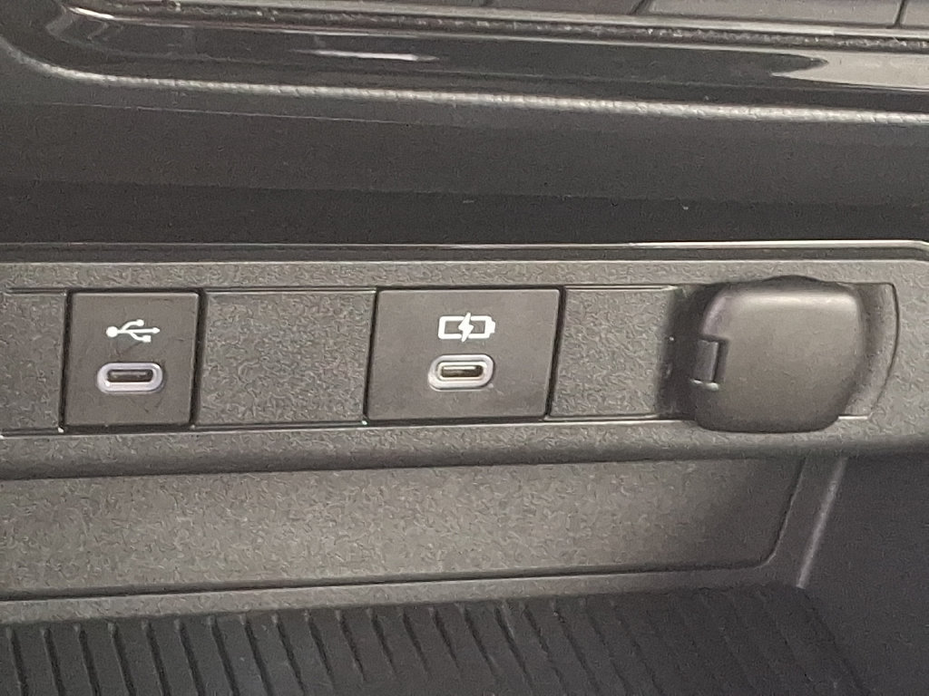 Certified 2024 Toyota Prius XLE FWD image 25