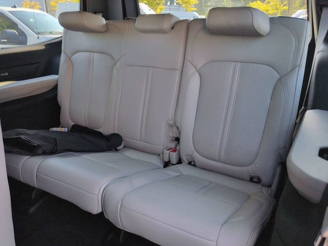 Used 2025 Jeep Wagoneer 4WD w/ Premium Group I image 12