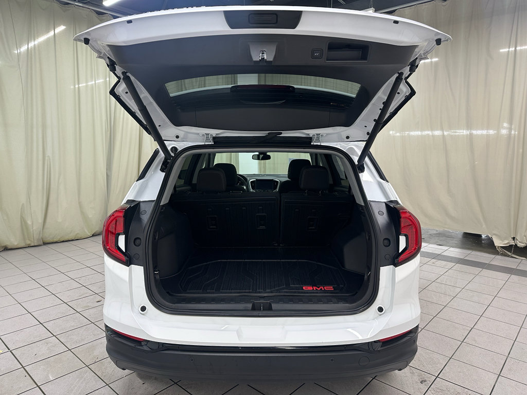 Certified 2023 GMC Terrain SLE w/ Driver Convenience Package image 8