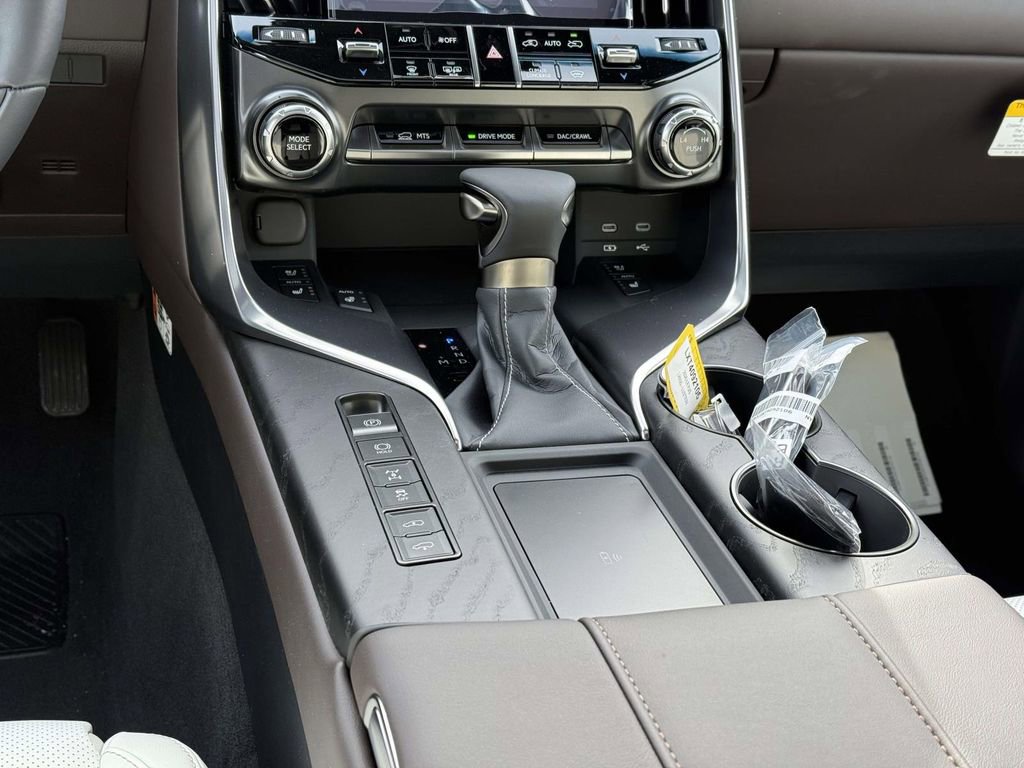 Used 2026 Lexus LX 600 4WD w/ Luxury Package image 15