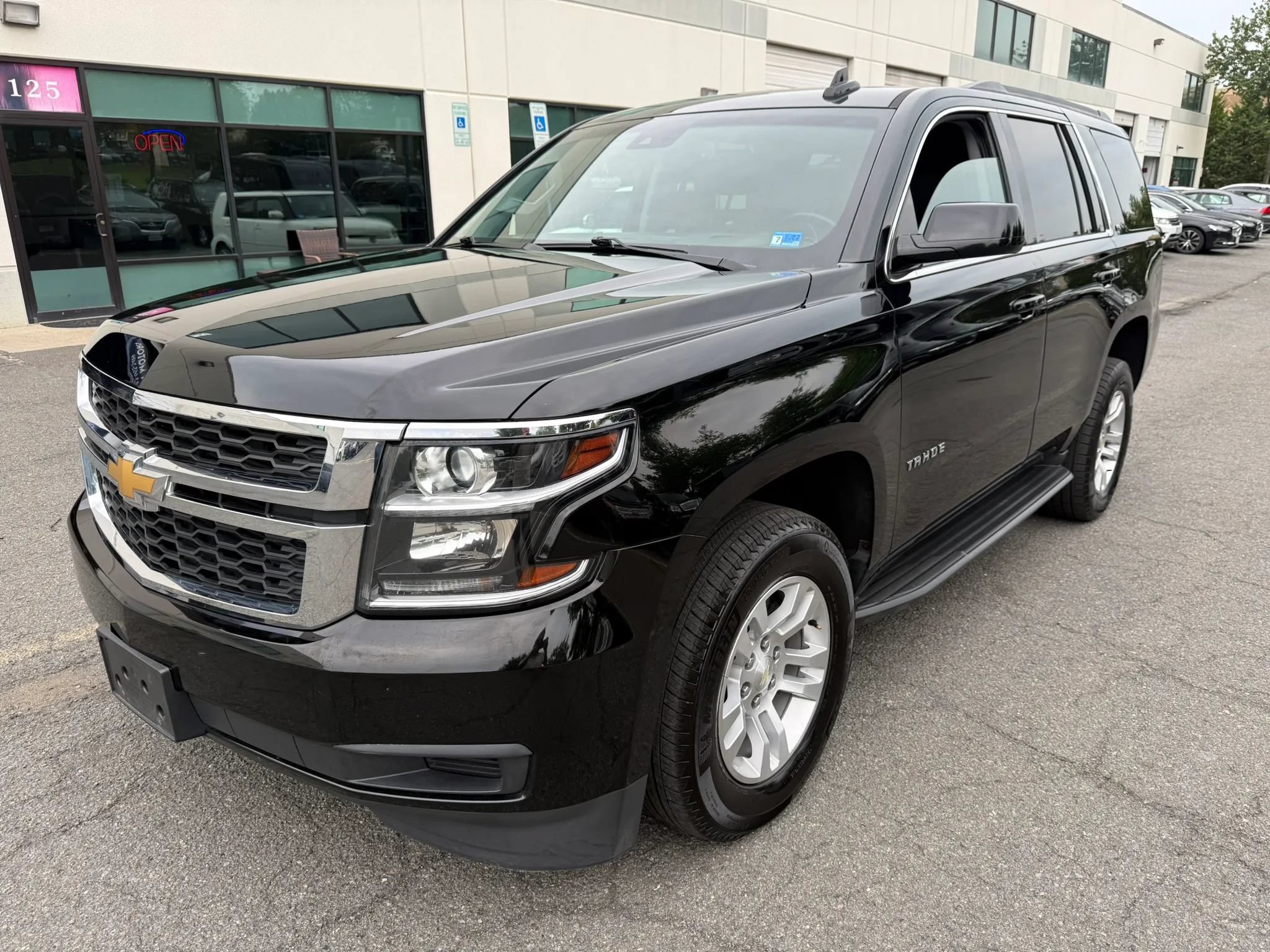 Used 2018 Chevrolet Tahoe LT AWD/4WD image 11