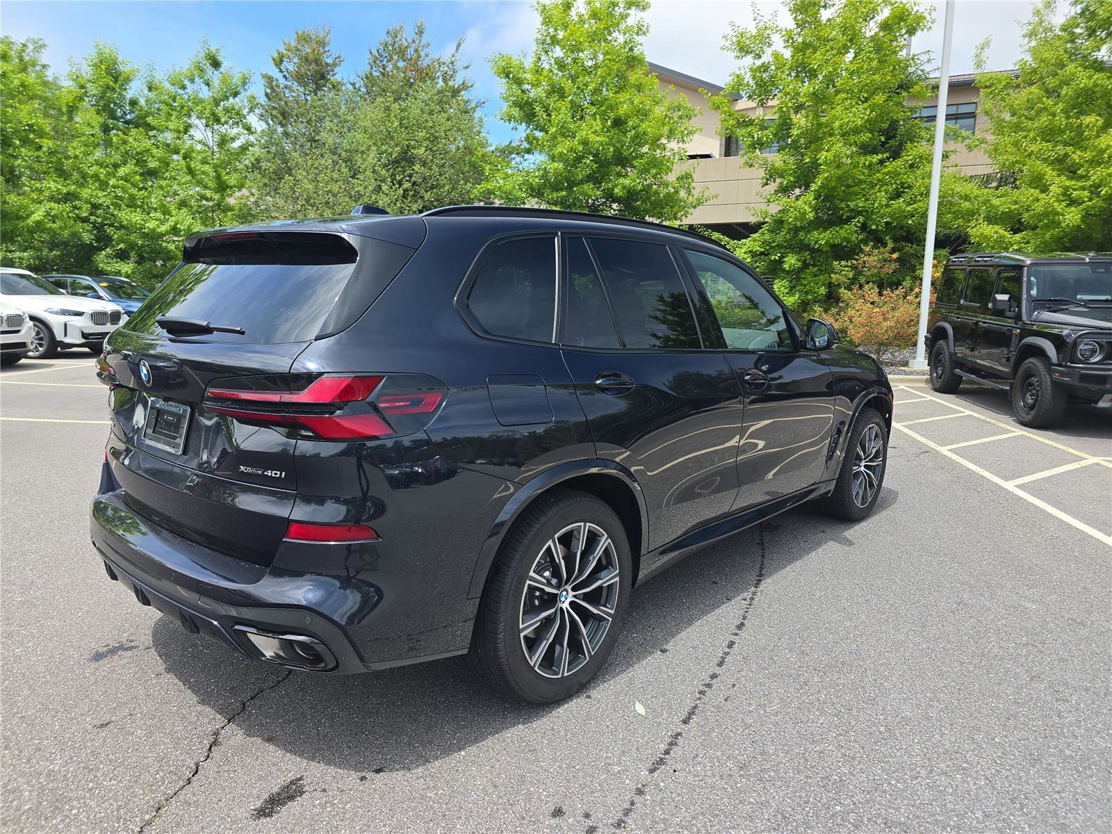 Used 2026 BMW X5 xDrive40i w/ M Sport Package AWD/4WD image 3