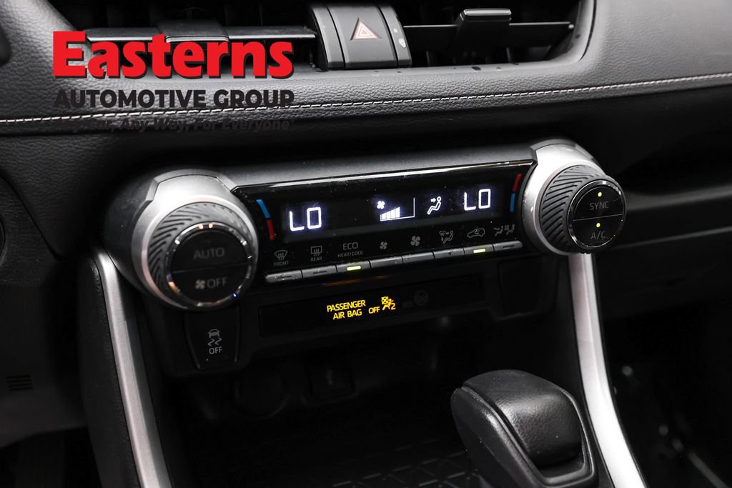 Used 2021 Toyota RAV4 XLE AWD/4WD image 20