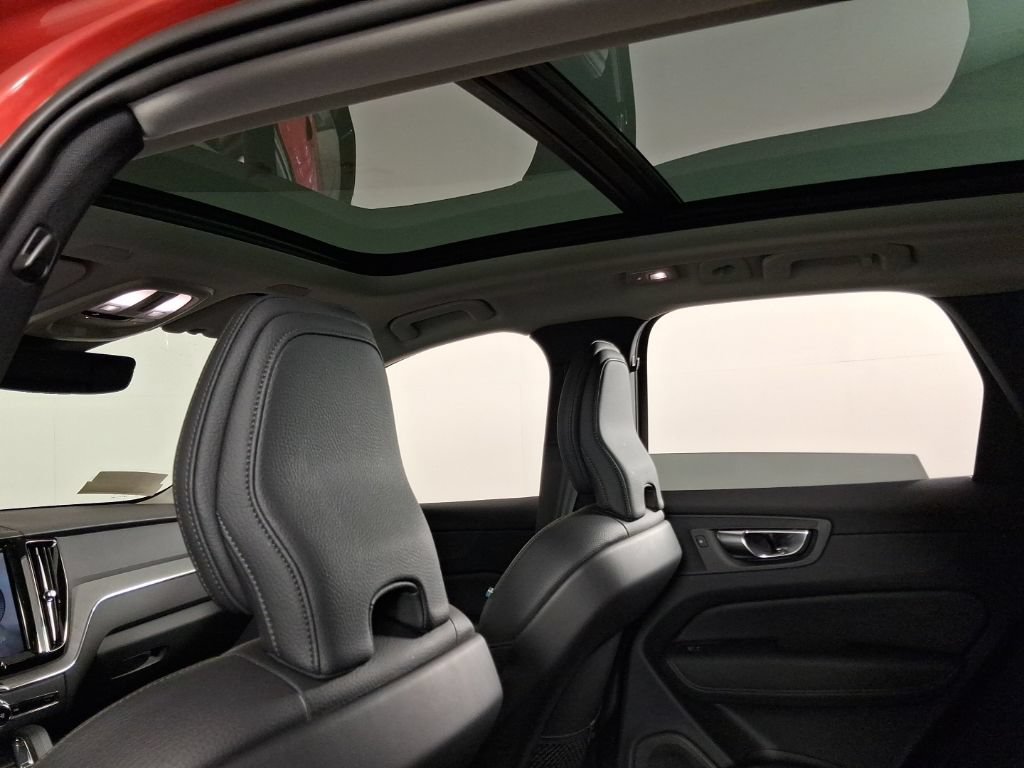 Certified 2025 Volvo XC60 T8 Plus w/ Protection Package Premier AWD/4WD image 19