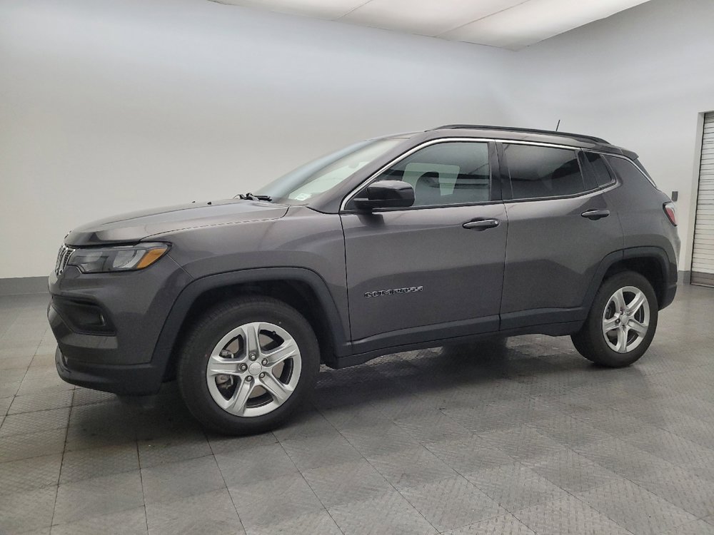 Used 2024 Jeep Compass Latitude image 2