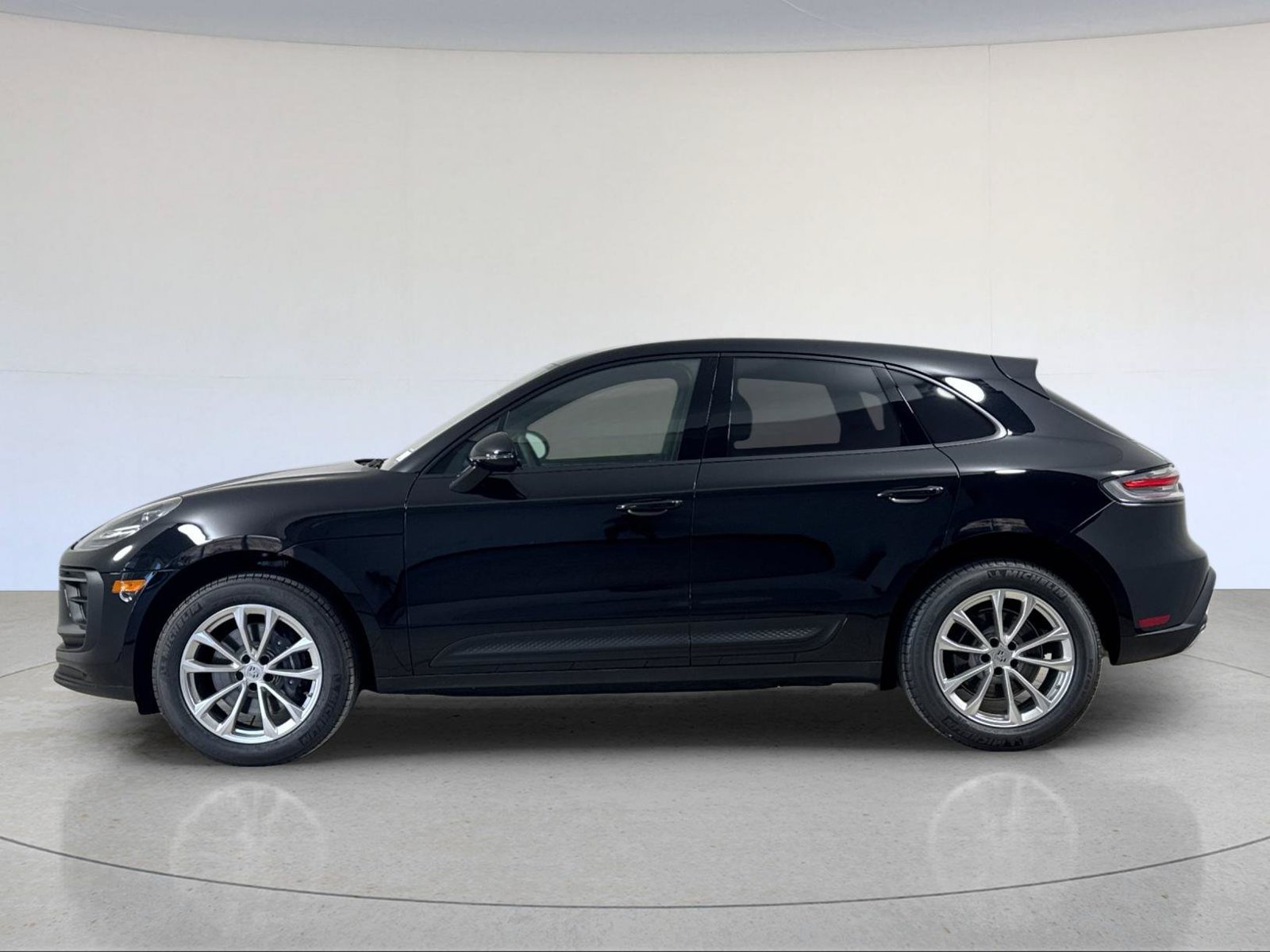 New 2026 Porsche Macan AWD/4WD image 2