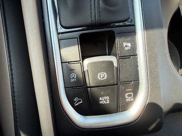 Used 2020 Hyundai Santa Fe Limited AWD/4WD image 25