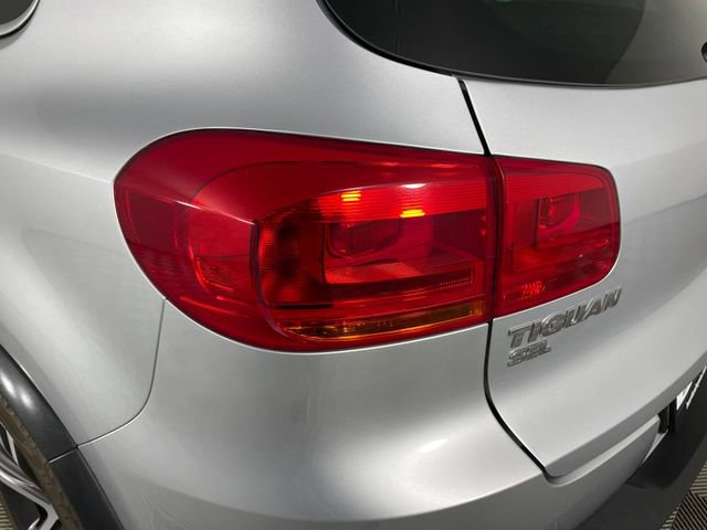 Used 2017 Volkswagen Tiguan SEL AWD/4WD image 21