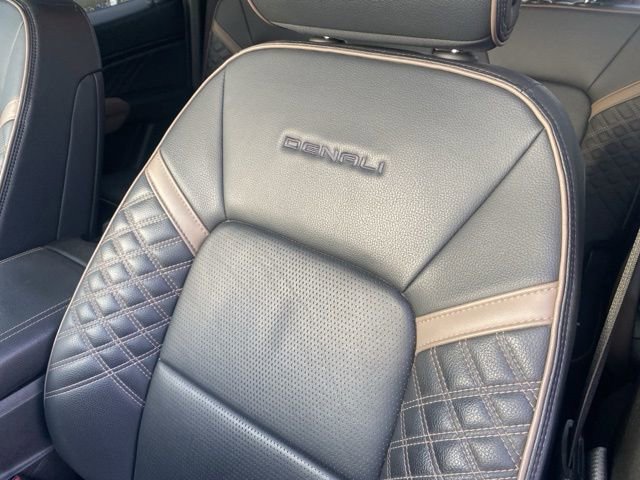 Used 2023 GMC Canyon Denali w/ Denali Black Edition image 9
