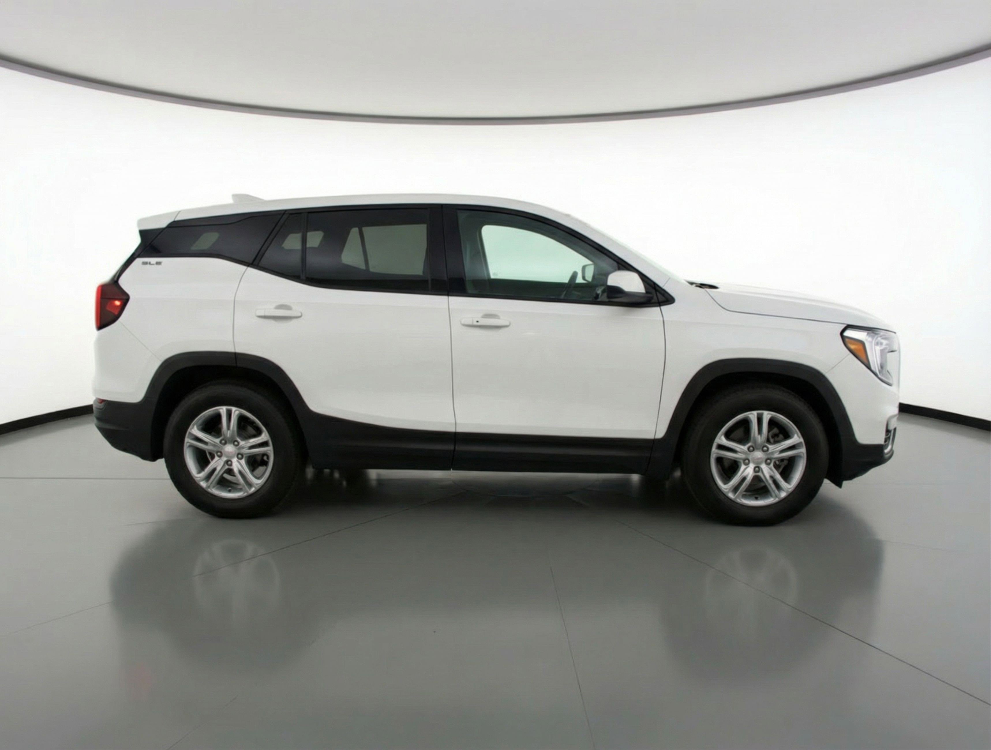 Used 2024 GMC Terrain SLE FWD image 11