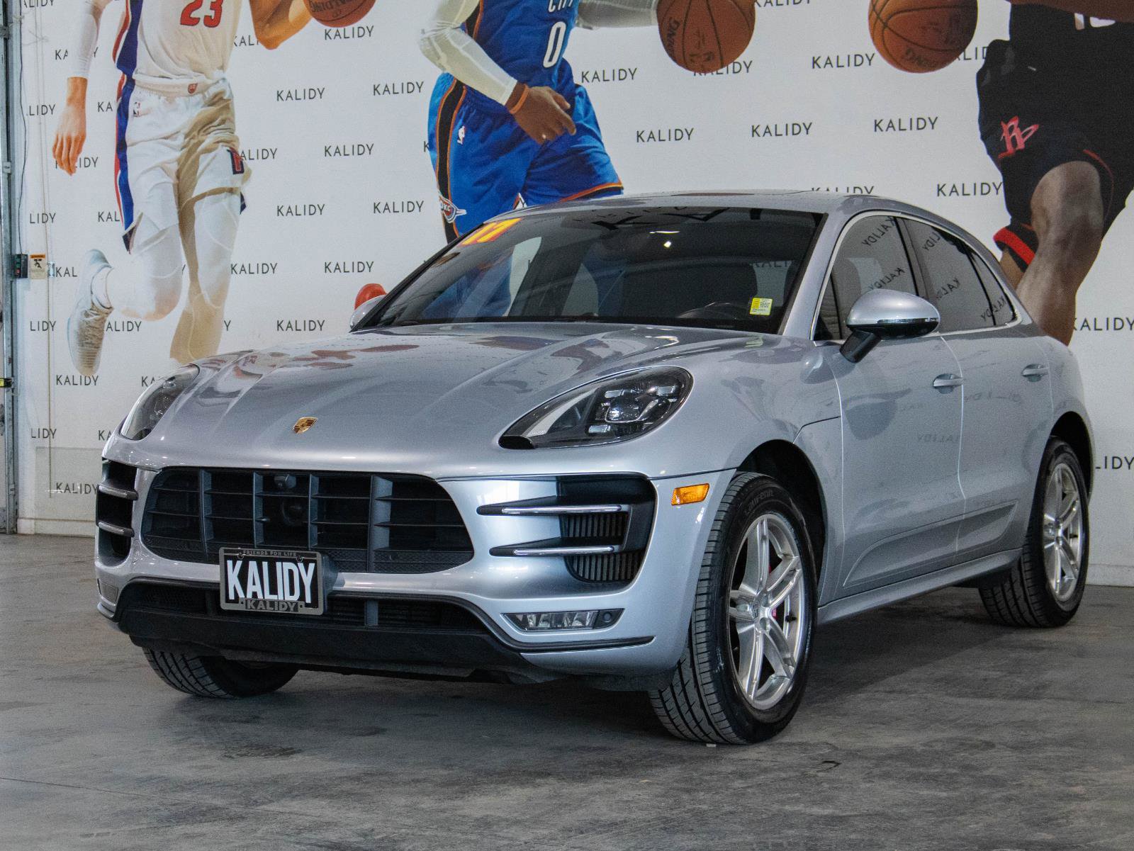 Used 2017 Porsche Macan Turbo image 22