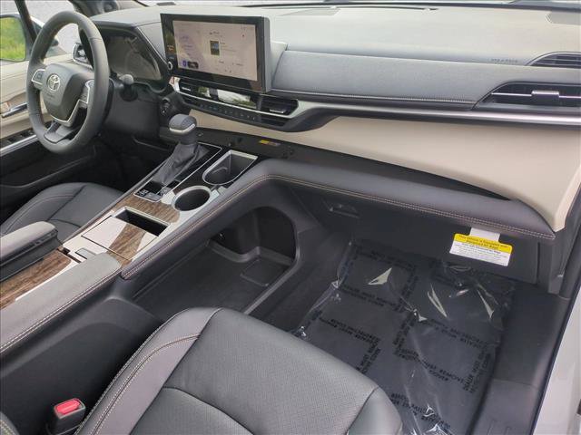 Used 2026 Toyota Sienna Limited AWD/4WD image 24
