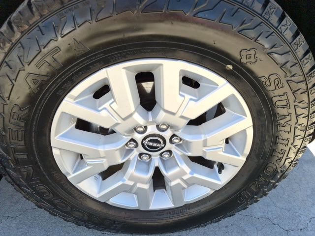 Used 2022 Nissan Frontier SV w/ SV Premium Package image 5