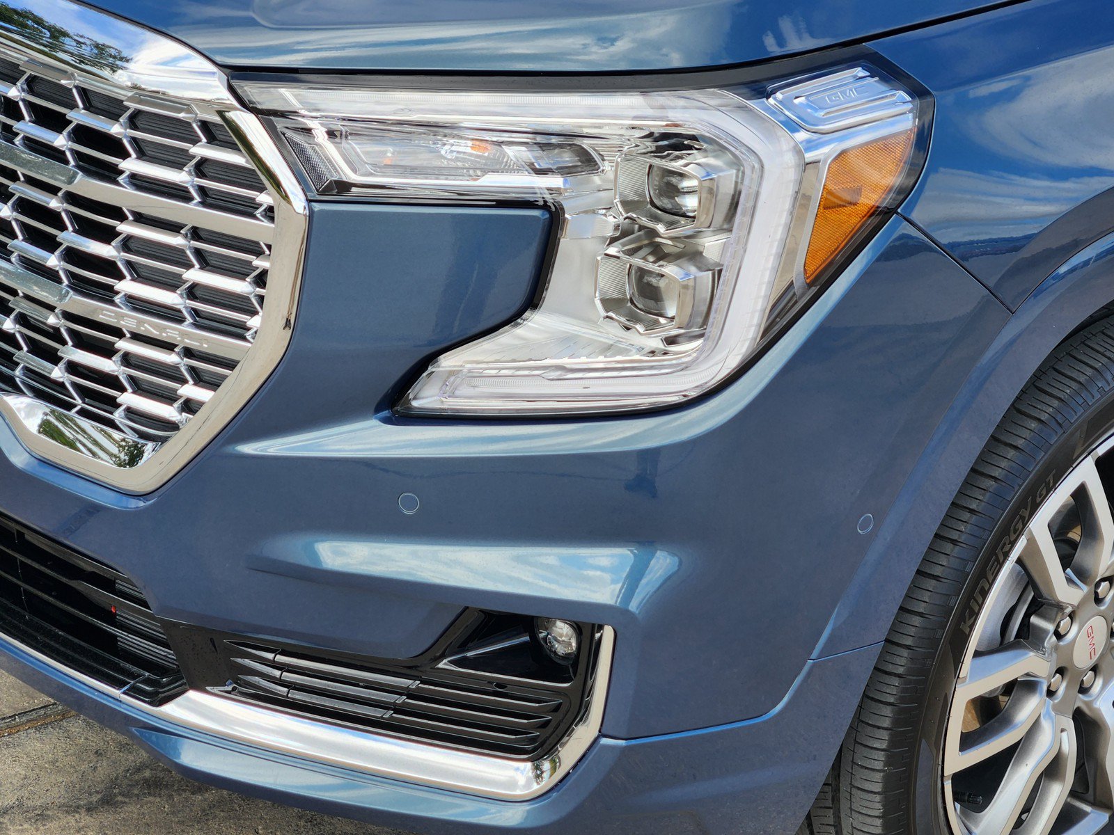 Used 2024 GMC Terrain Denali w/ Denali Premium Package AWD/4WD image 29