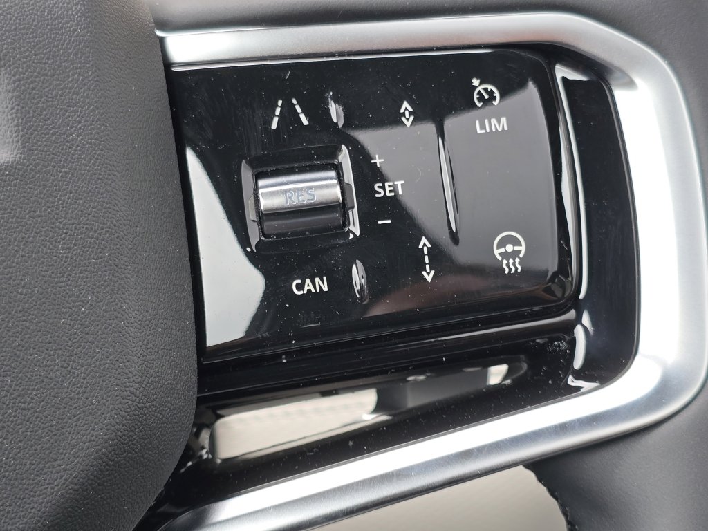 New 2025 Land Rover Discovery Sport Dynamic SE image 15