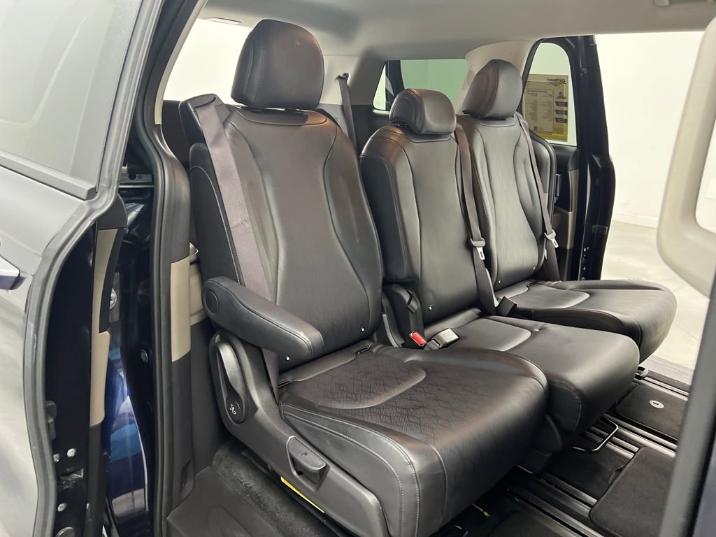 Used 2025 Kia Carnival image 18