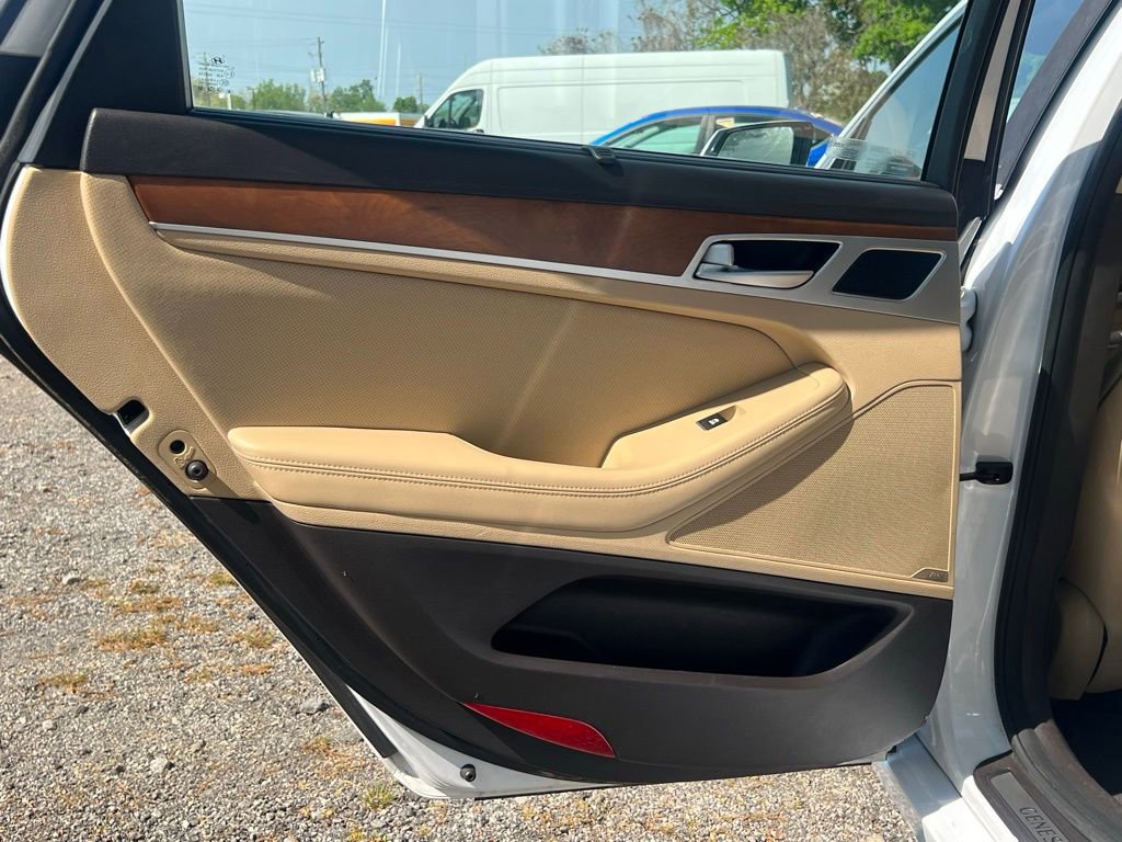 Used 2015 Hyundai Genesis 5.0 RWD image 11