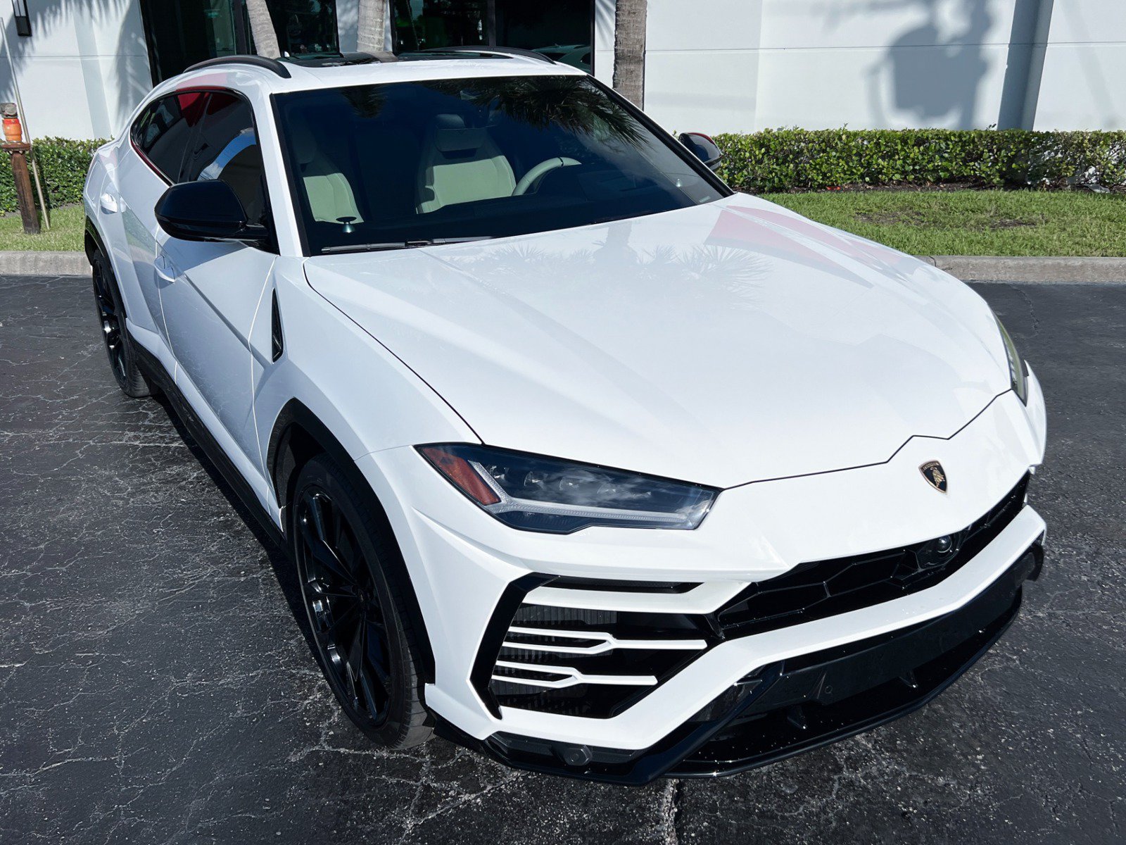 Used 2021 Lamborghini Urus AWD/4WD image 35