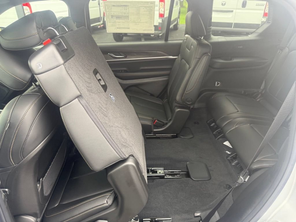 New 2026 Jeep Grand Cherokee L Limited AWD/4WD image 37