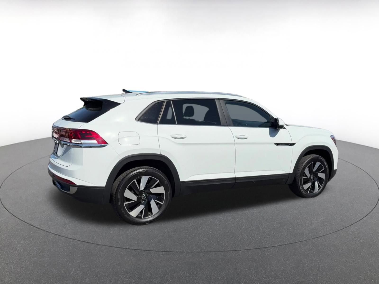 Used 2025 Volkswagen Atlas Cross Sport SE image 14