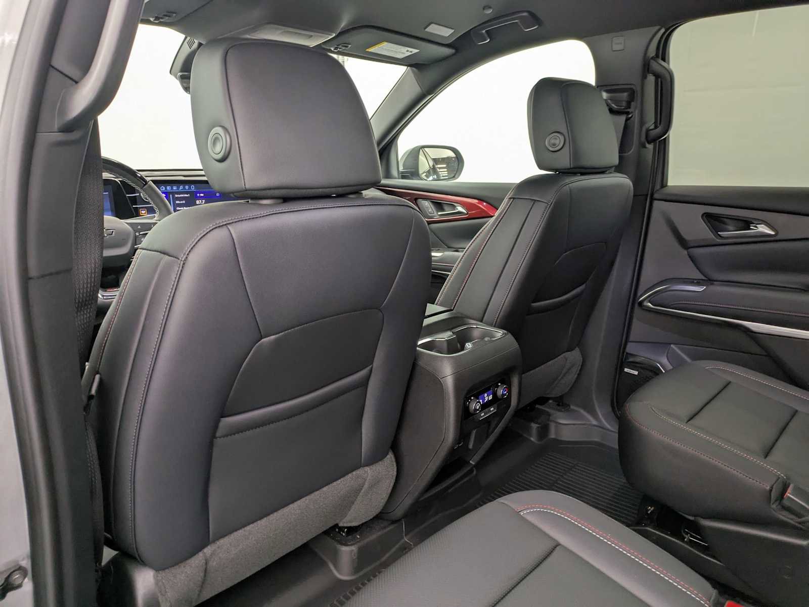 New 2026 Chevrolet Traverse Z71 w/ Enhanced Driving Package AWD/4WD image 19