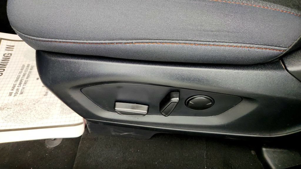 Used 2025 Ford Explorer Active AWD/4WD image 11