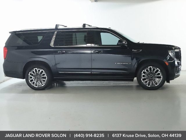 Used 2023 GMC Yukon XL Denali Ultimate AWD/4WD image 10