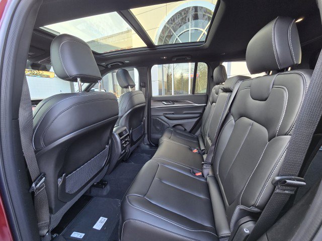 New 2025 Jeep Grand Cherokee Limited image 12