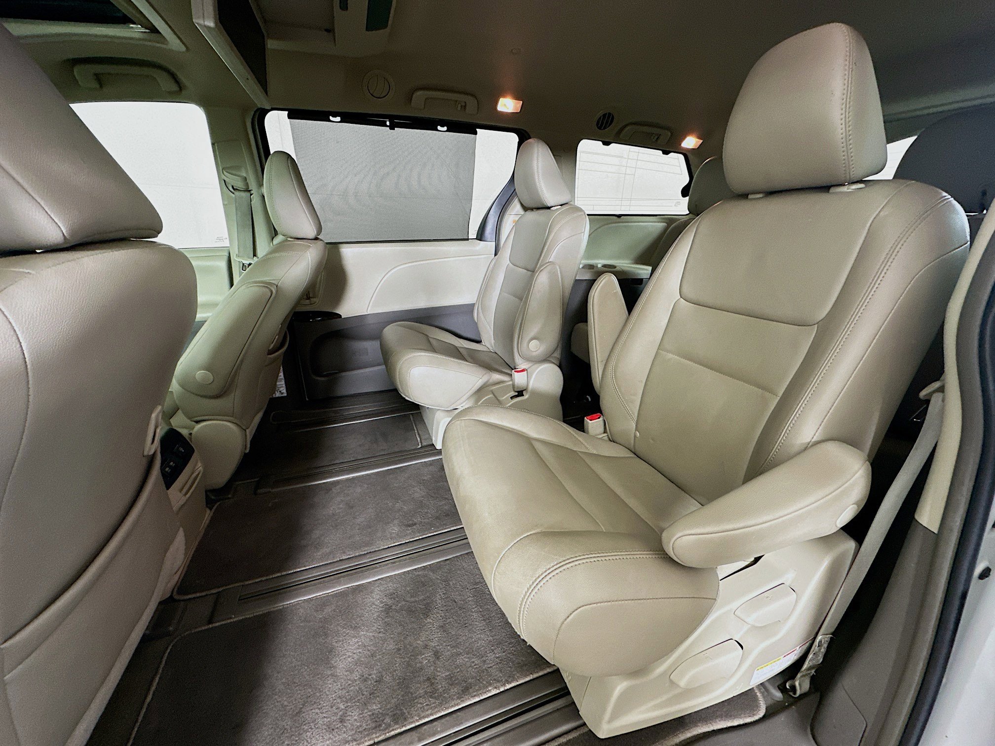 Used 2019 Toyota Sienna XLE Premium AWD/4WD image 28