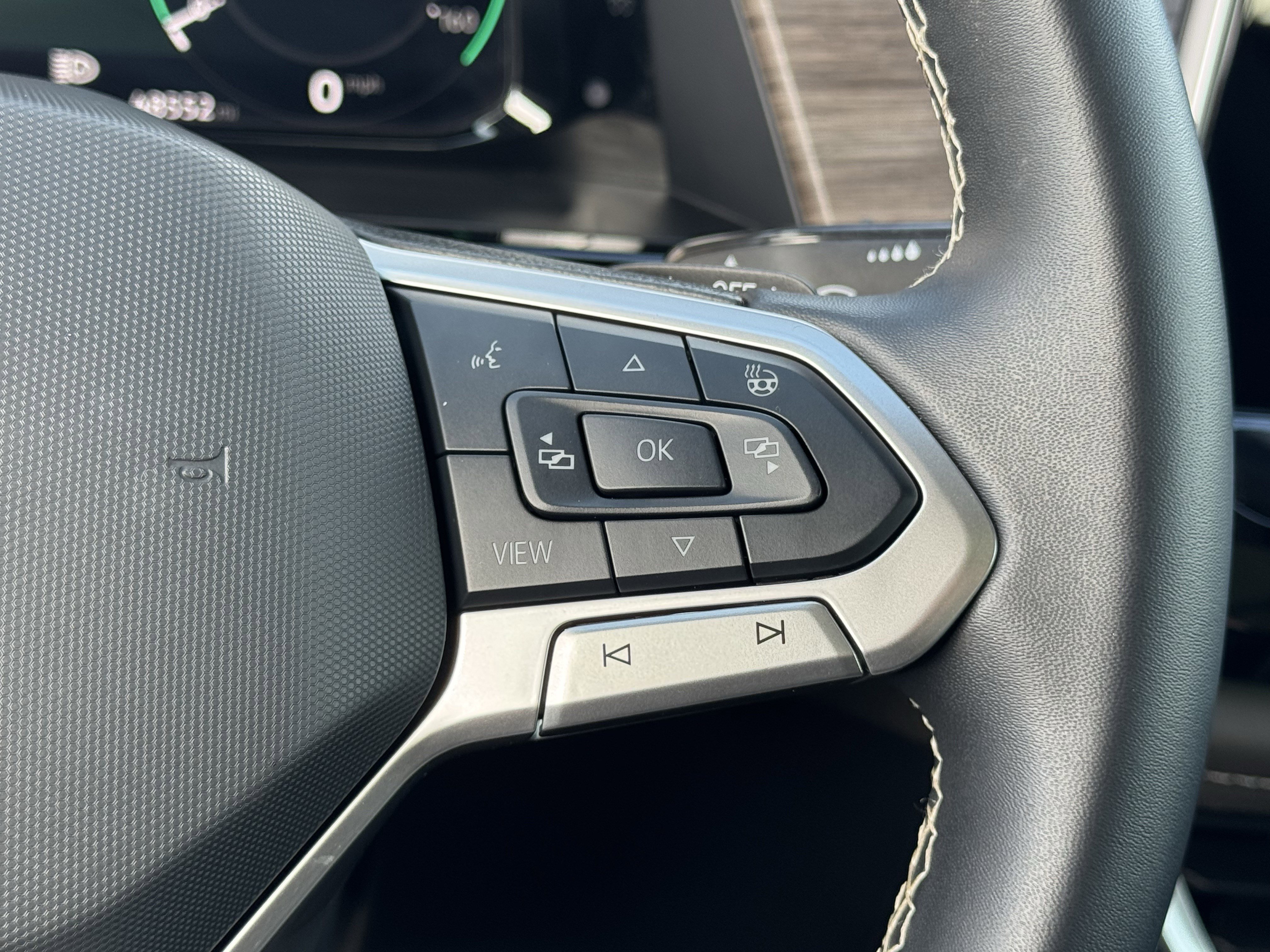 Used 2024 Volkswagen Atlas SEL image 30