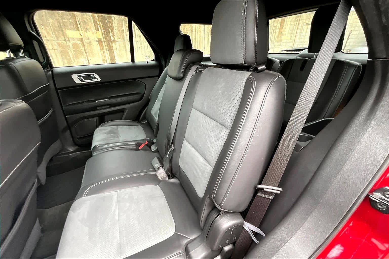 Used 2015 Ford Explorer XLT w/ Equipment Group 202A FWD image 21