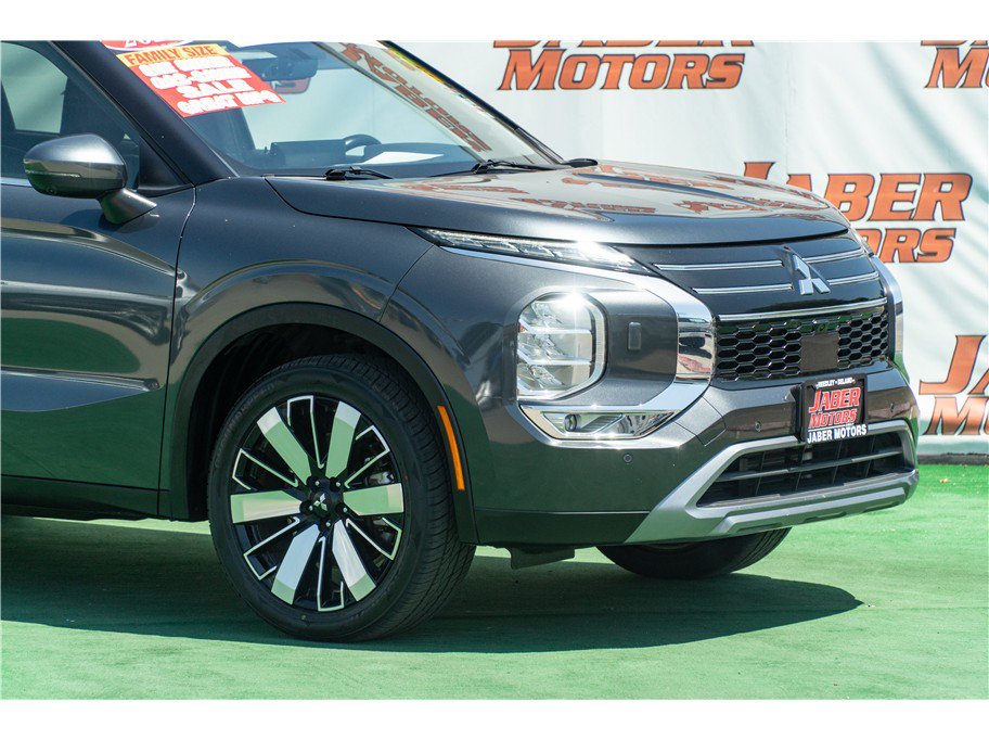 Used 2025 Mitsubishi Outlander AWD image 23