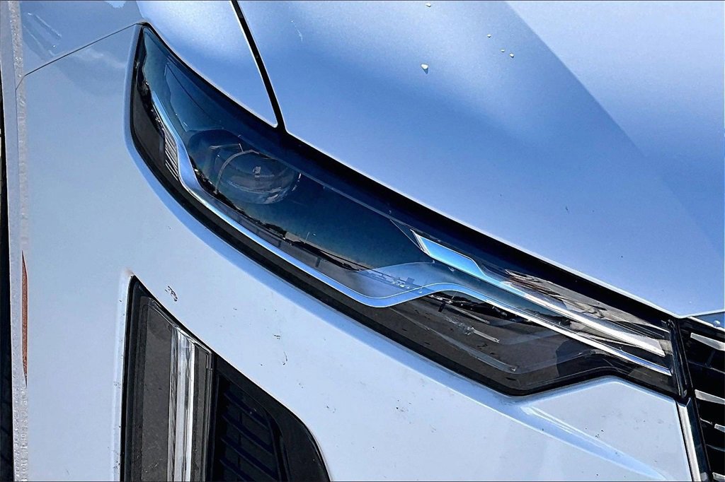 Used 2025 Cadillac XT6 Premium Luxury image 30