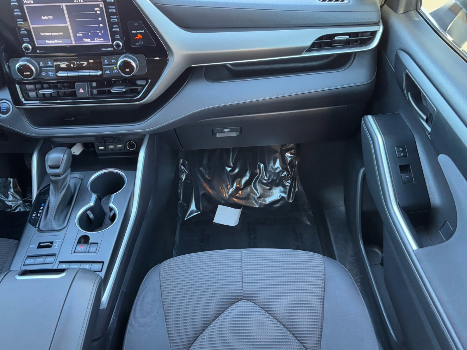 Certified 2021 Toyota Highlander L image 17