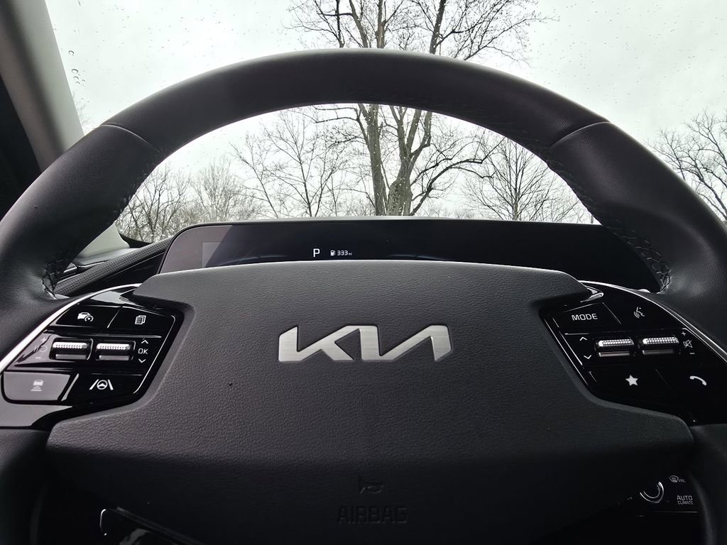 Used 2023 Kia Niro EX image 28