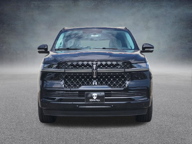 New 2026 Lincoln Navigator Reserve w/ Jet Appearance Package AWD/4WD image 2