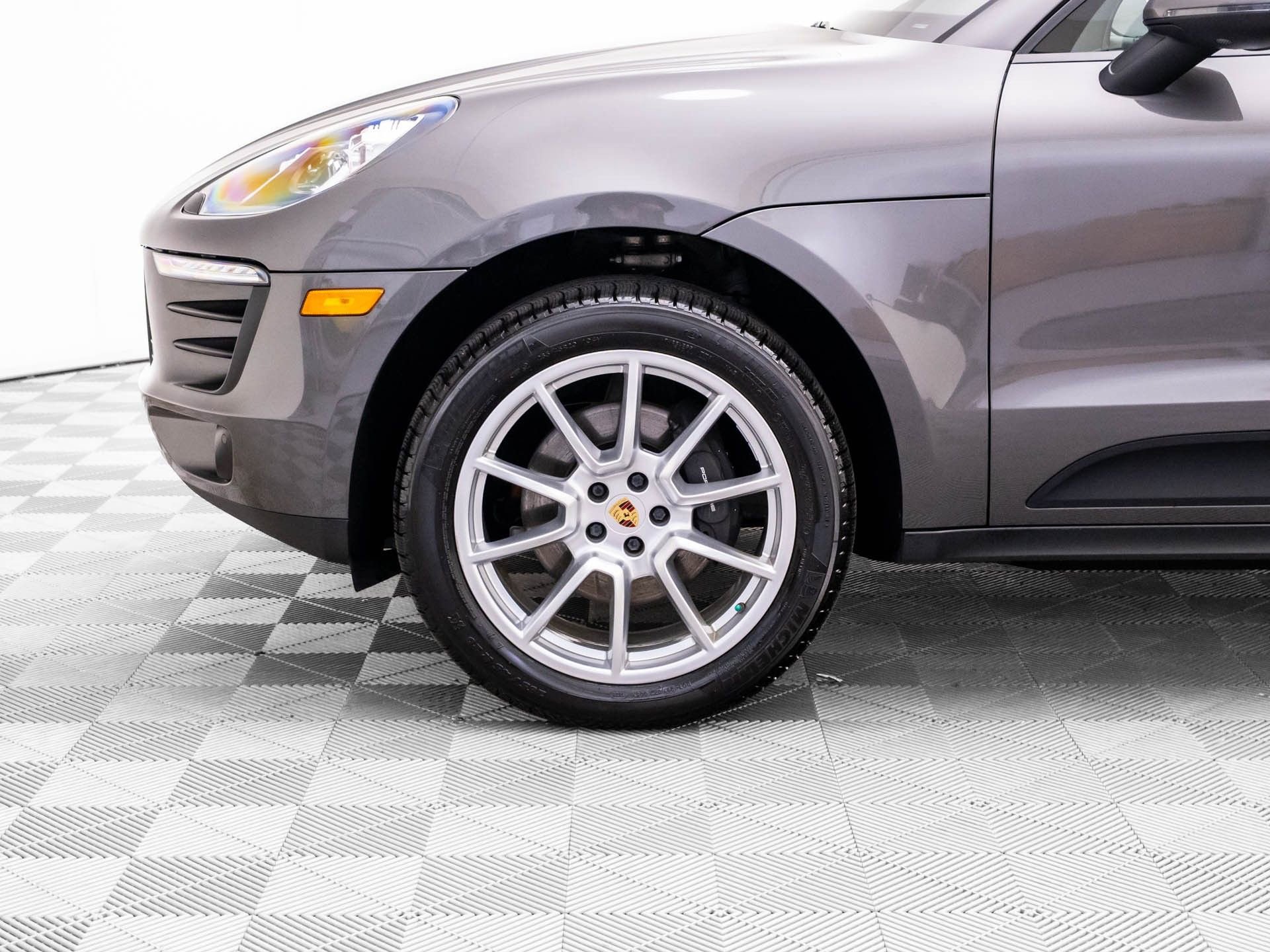 Used 2018 Porsche Macan image 38