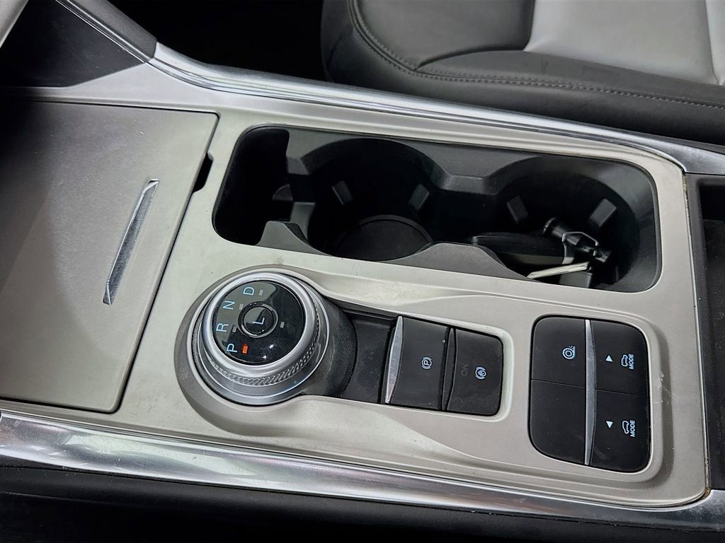 Used 2022 Ford Explorer XLT w/ Equipment Group 202A image 18