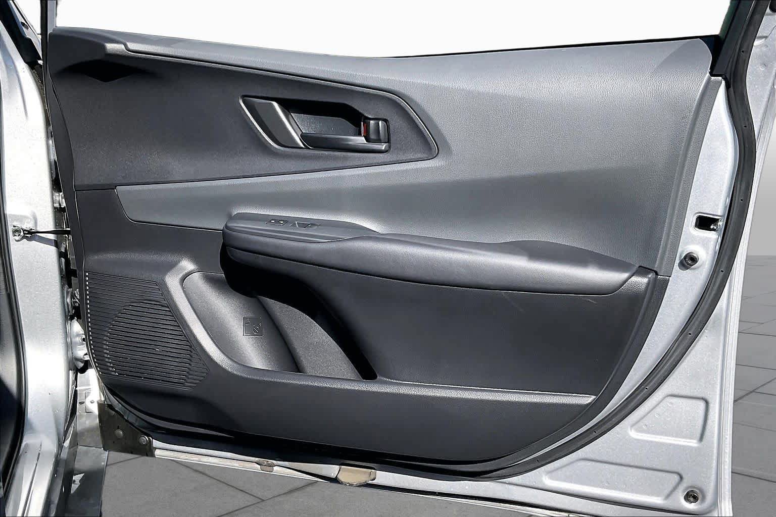 Certified 2025 Toyota Prius LE FWD image 22