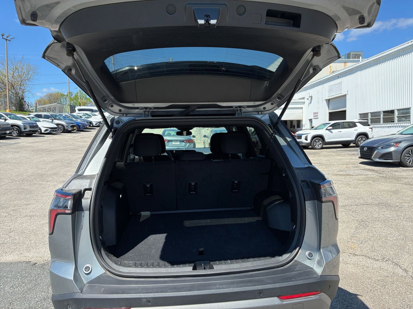 Used 2025 Chevrolet Equinox LT image 32