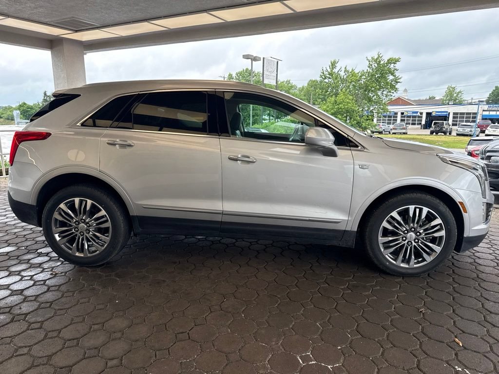 Used 2017 Cadillac XT5 Premium Luxury w/ Advanced Security Package AWD/4WD image 5