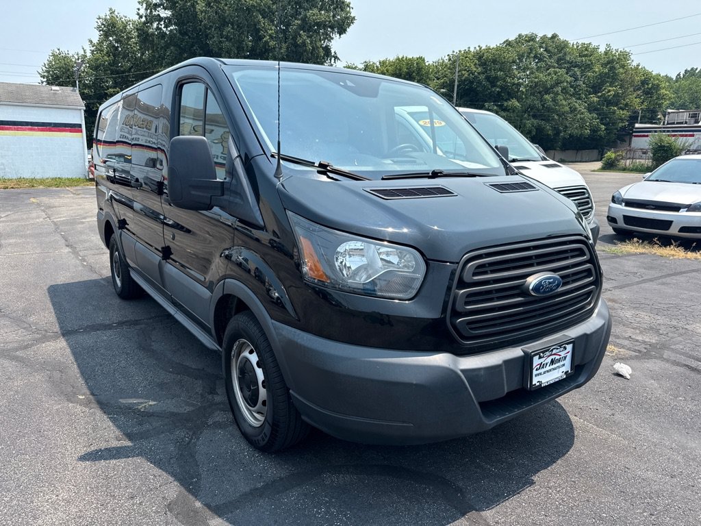 Used 2018 Ford Transit 150 130 Low Roof RWD image 1